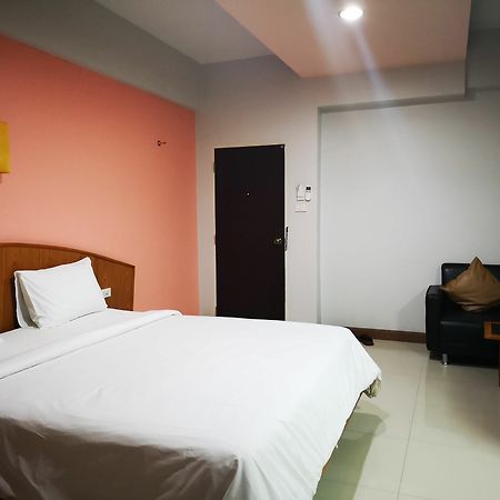 100 House Hotel Nakhon Ratchasima Luaran gambar